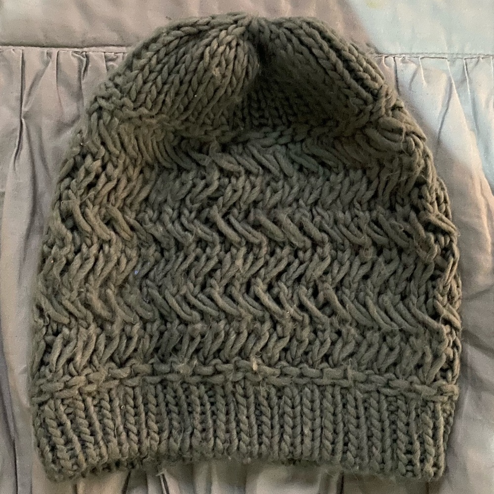 Women’s Urban Outfitters BDG Grey Cable Knit Beanie